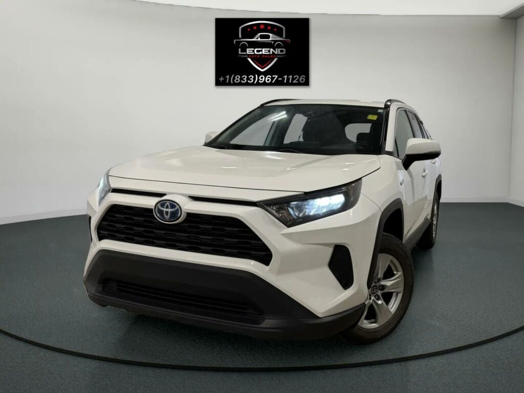 2020 Toyota Rav4 LE Hybrid / Clean Carfax