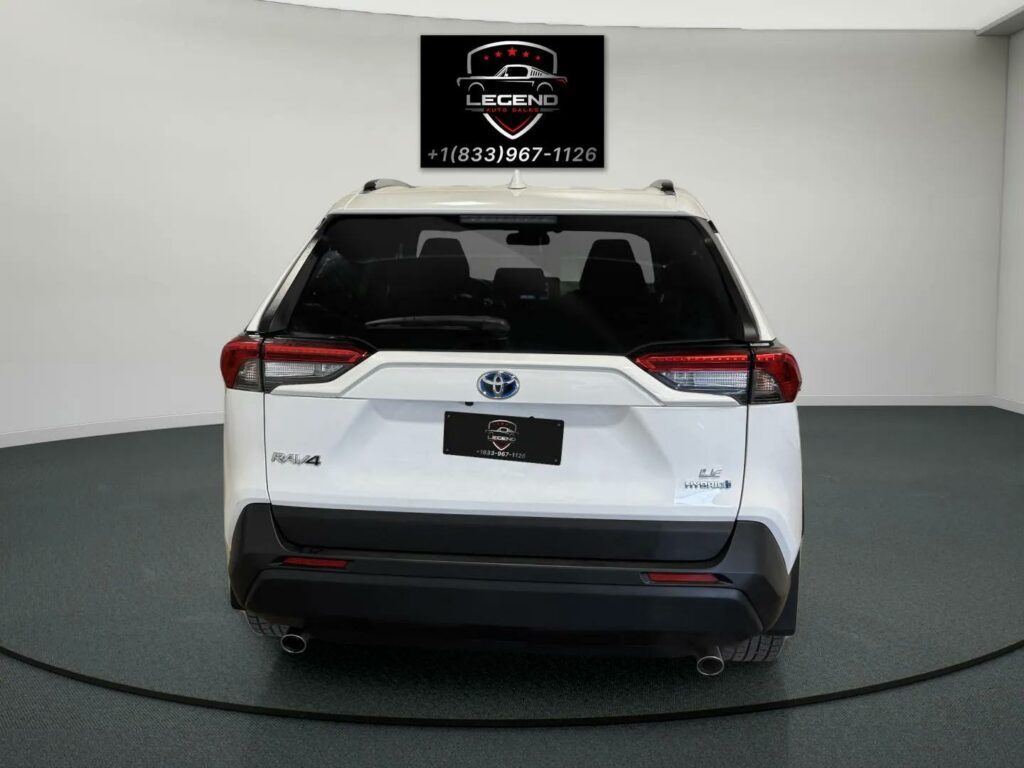 2020 Toyota Rav4 LE Hybrid / Clean Carfax