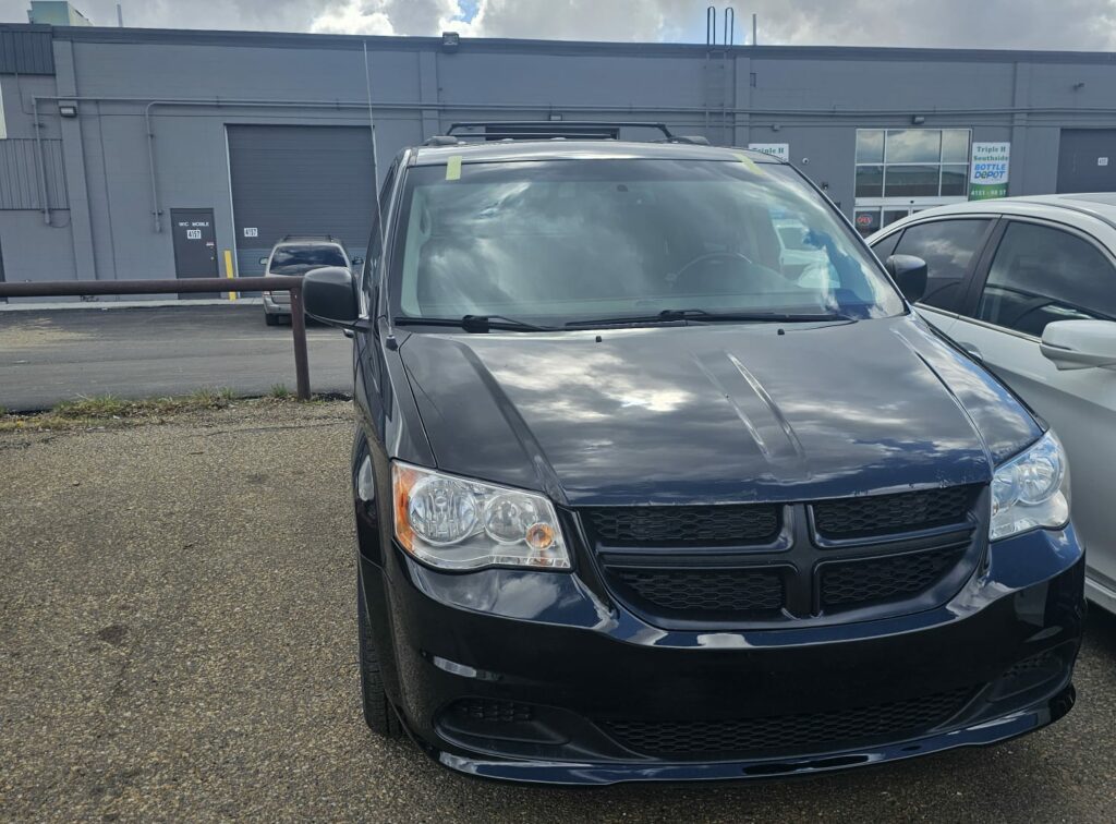 2015 DODGE GRAND CARAVAN SXT 4D WAGON / 7 Seater /Clean Carfax/ low KM/ Black
