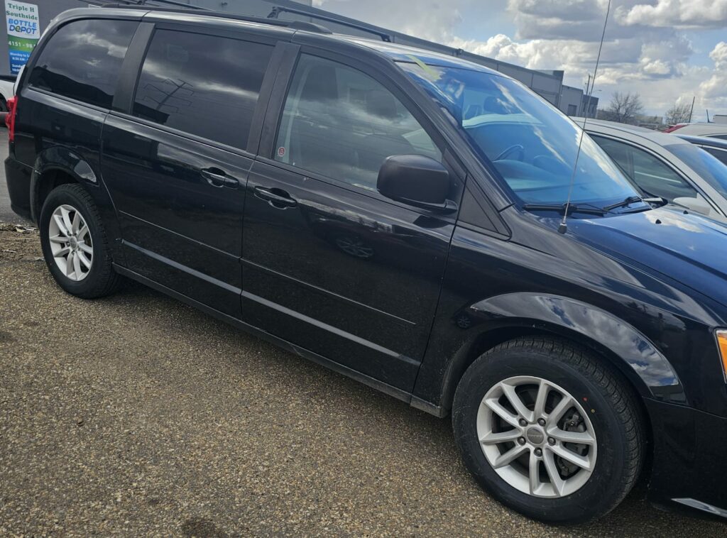 2015 DODGE GRAND CARAVAN SXT 4D WAGON / 7 Seater /Clean Carfax/ low KM/ Black